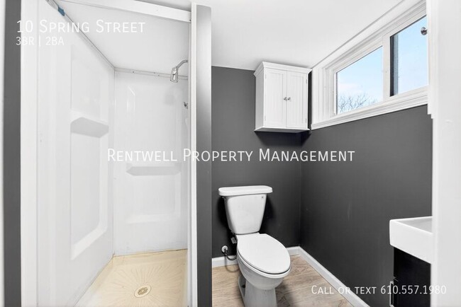 Building Photo - 10 S Spring St