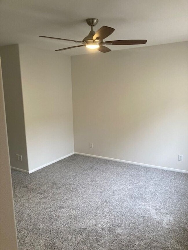 Building Photo - 3 Bedroom 3 Bath Home Located in the gated...