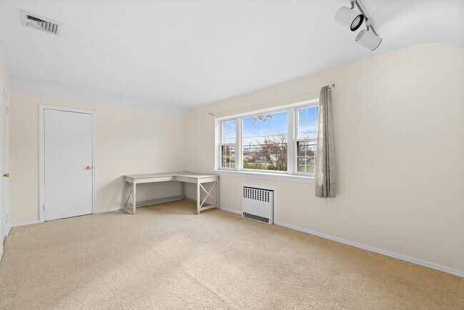 Building Photo - 97 Riverview Ave