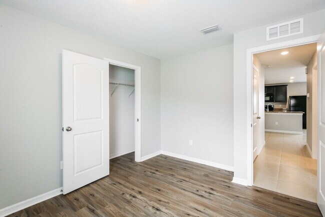 Building Photo - 6543 Redbay Dr