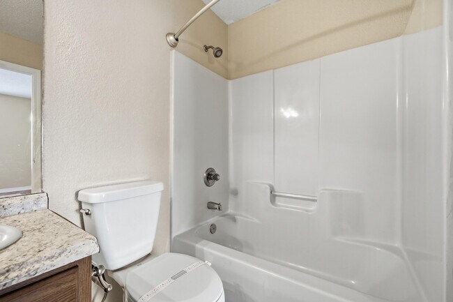 Building Photo - 1807 Whispering Oaks Ln