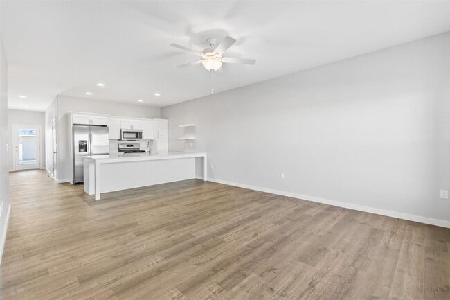 Building Photo - 624 Catherine Dr