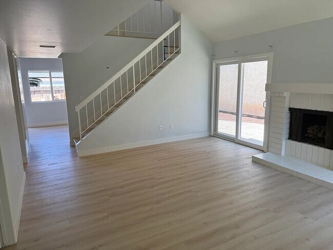 Building Photo - 10765 Esmeraldas Dr
