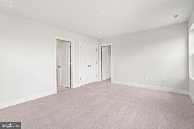 Building Photo - 7736 Meander Ct S