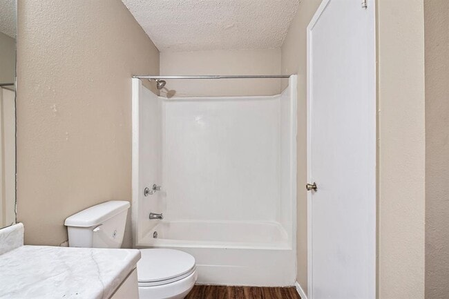 Building Photo - 301 Craddock Ave