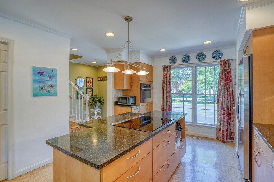 Kitchen - 320 Blue Heron Dr