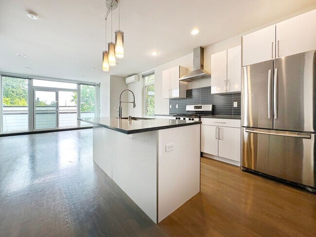 Building Photo - 3Bd/3Ba Seattle Townhouse