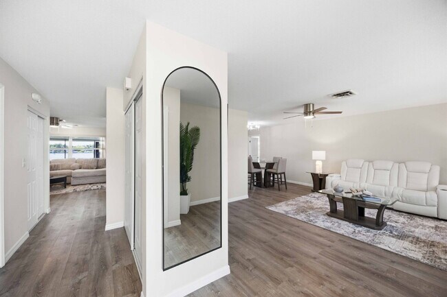 Building Photo - Waterfront beauty in Overbrook Gardens