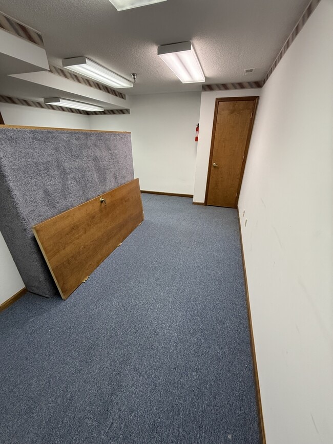 Building Photo - 1056 N University Blvd