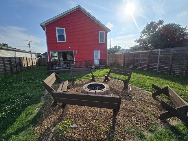 Building Photo - Welcome to The Buchanan Retreat – Modern 4...