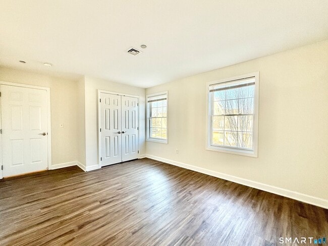 Building Photo - 17-17 Rockfield Dr