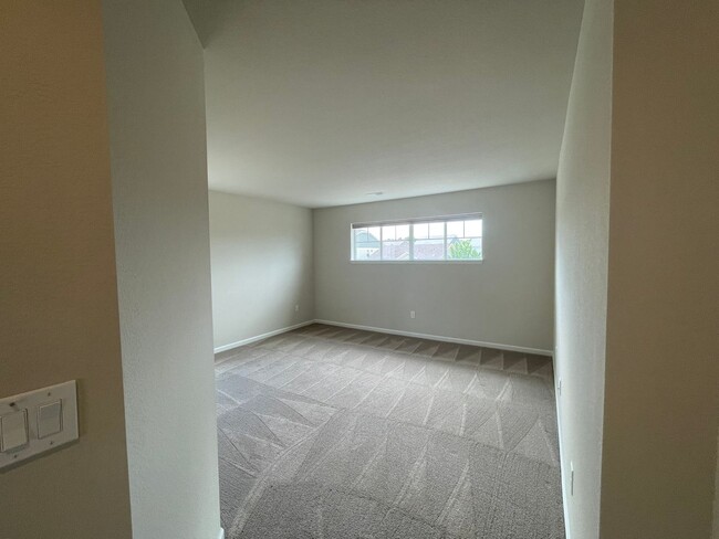 Building Photo - Luxurious 3 Bedroom 2.5 Bathroom House in ...