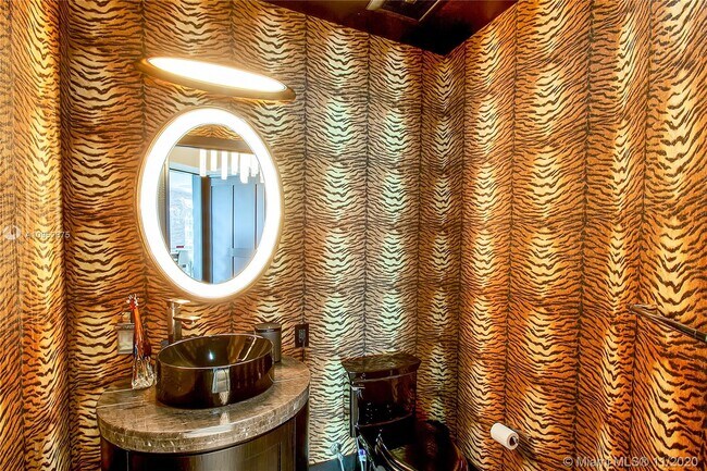 Building Photo - 2711 S Ocean Dr
