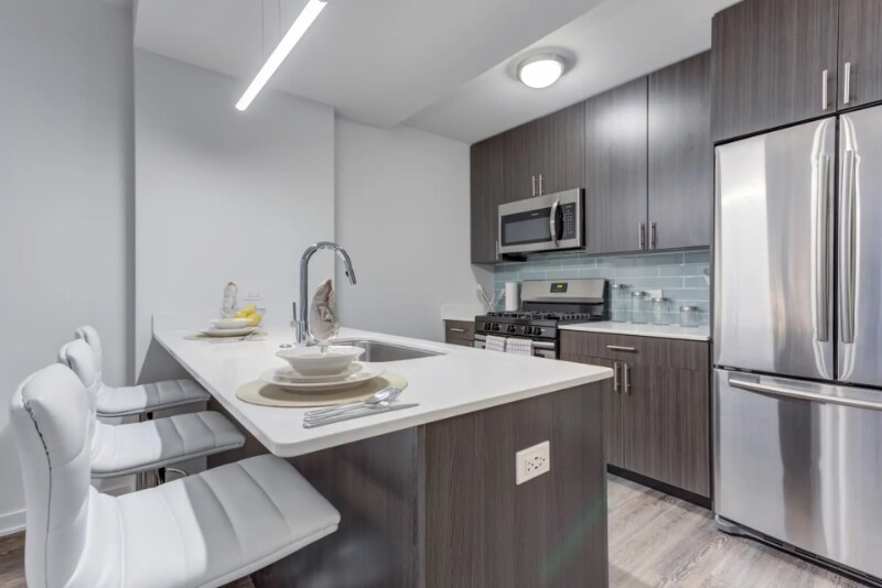 Building Photo - 230 W Evergreen Ave