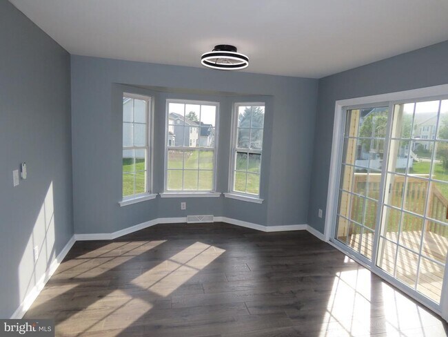 Building Photo - 104 E Sheldrake Cir