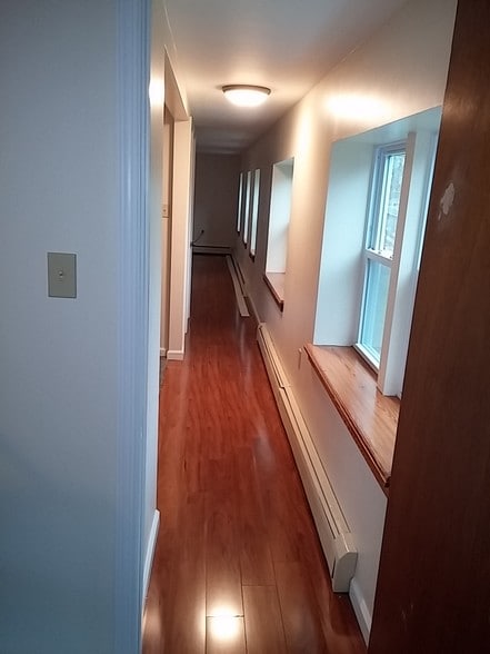 Building Photo - 140 S Poplar St