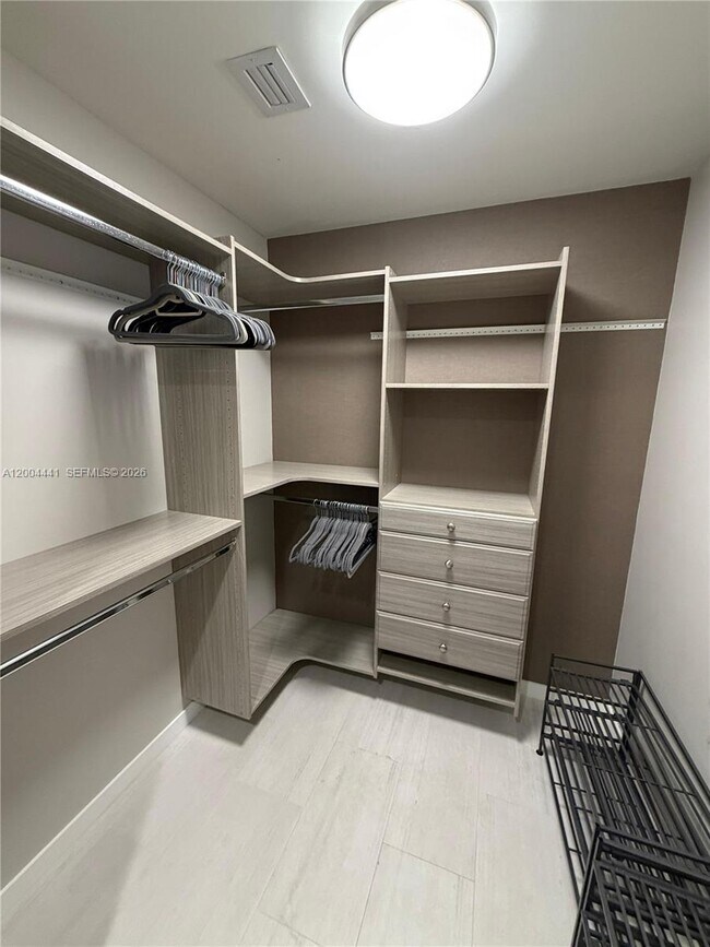 Building Photo - 1000 Brickell Plaza