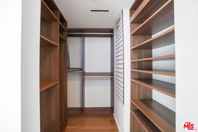 Building Photo - 1220 N Orange Grove Ave