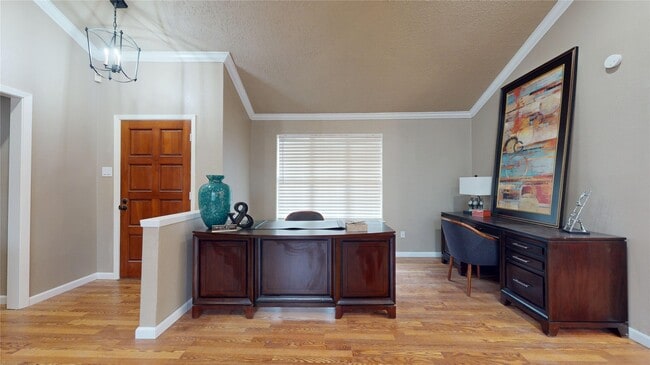 Building Photo - 1022 Manorglen Dr
