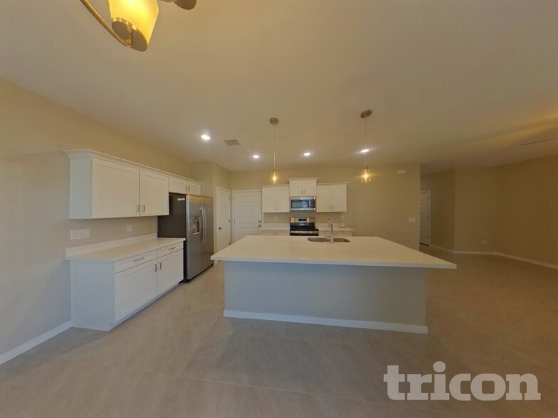 Building Photo - 1318 N Parkcrest