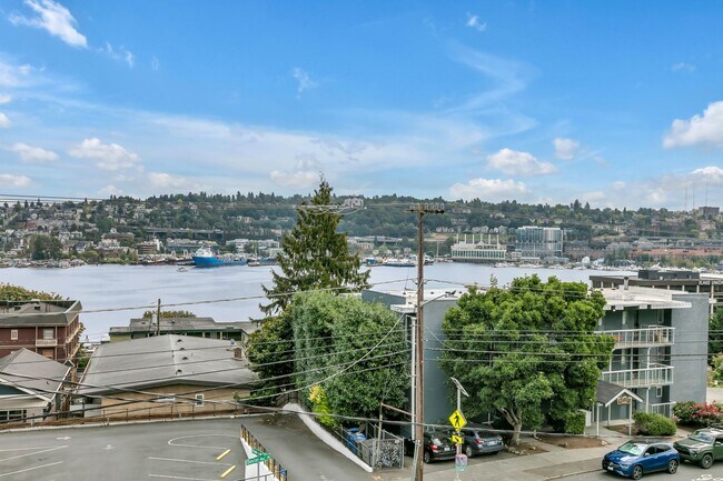 Building Photo - Modern Townhouse with Rooftop Deck & Skyli...