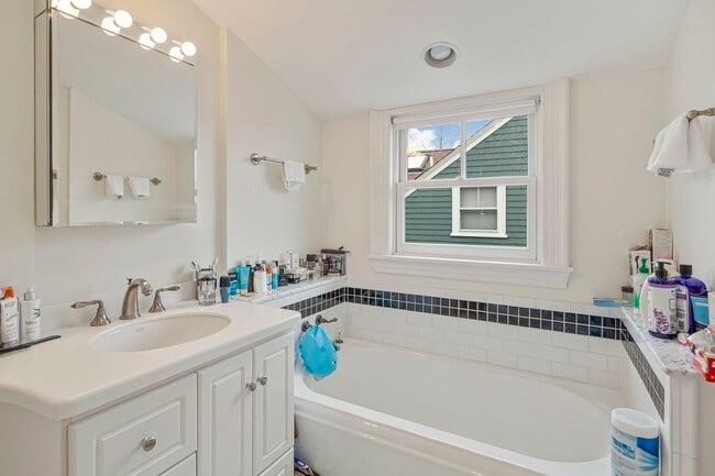 Building Photo - 53 Upland Rd