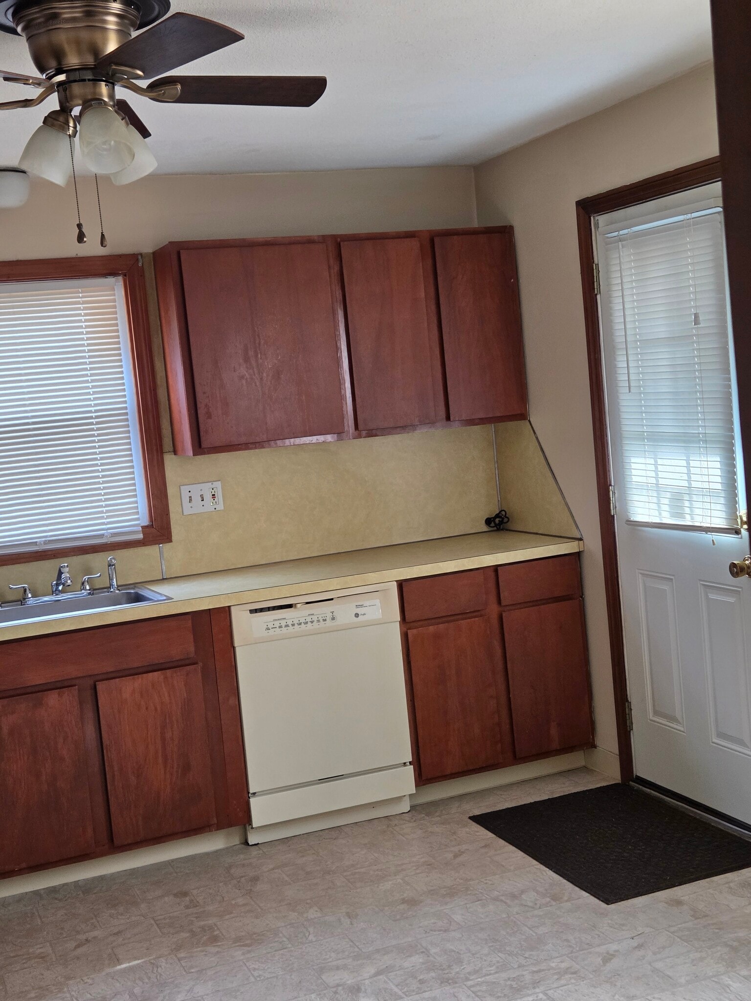 Building Photo - 76 William St