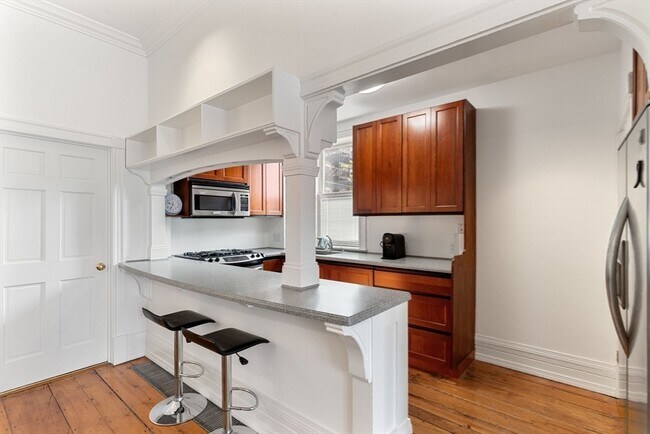 Building Photo - 6 Brigham St