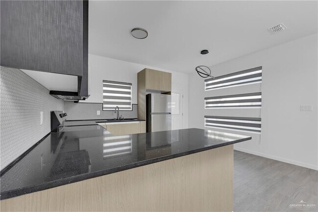 Building Photo - 14 N 39th St