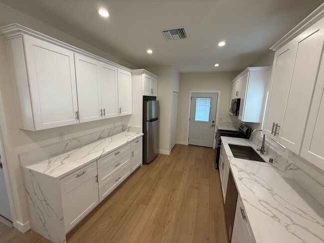Building Photo - New Construction 3 Bedroom ADU for Rent in North Hollywood!