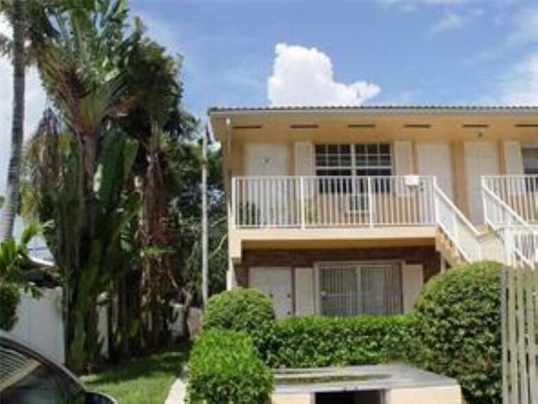 Building Photo - 2665 Middle River Dr