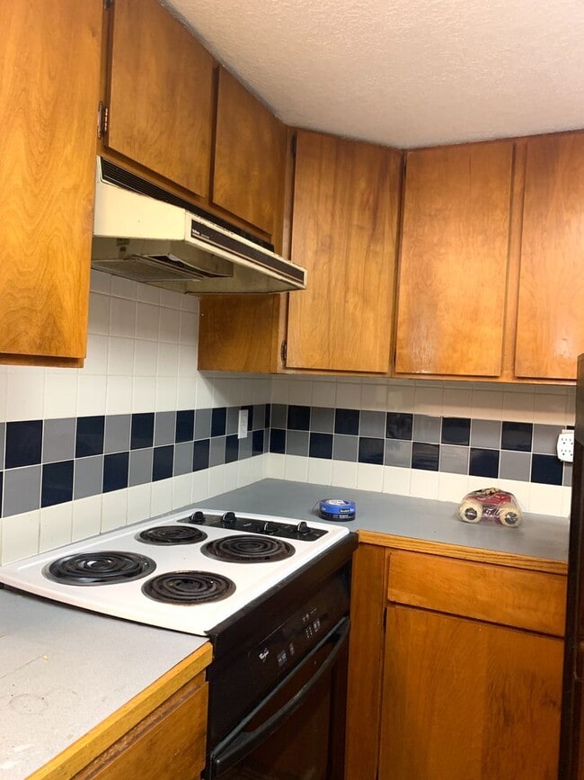 Building Photo - Country living