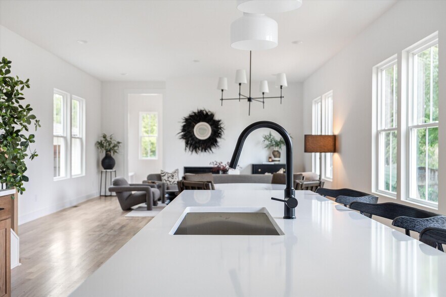 Building Photo - 2826 Clifton Ave