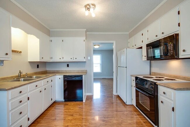 Building Photo - 748 Dejarnette Ln