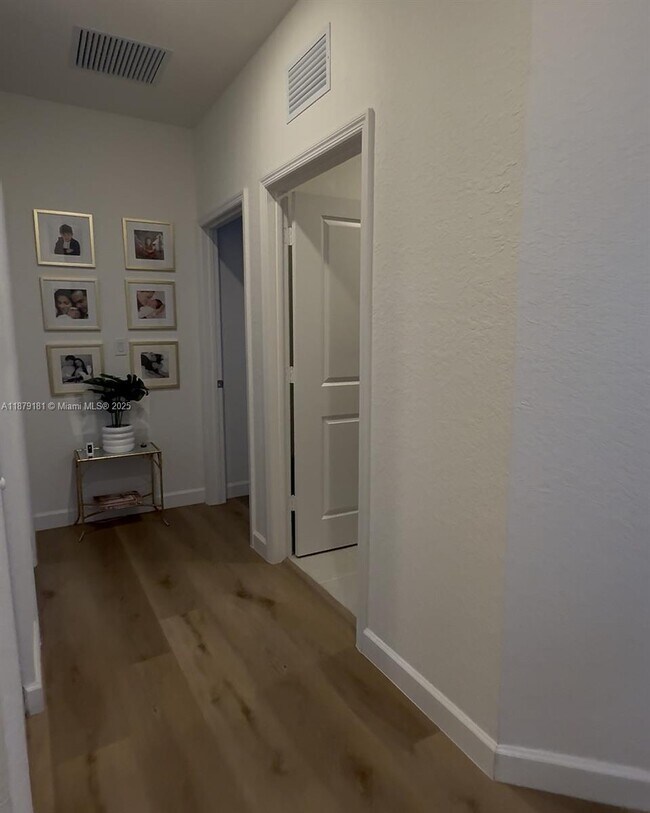 Building Photo - 2415 SE 23rd Rd