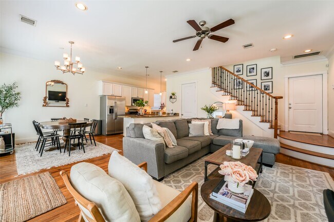 Building Photo - 1301 W 25th St