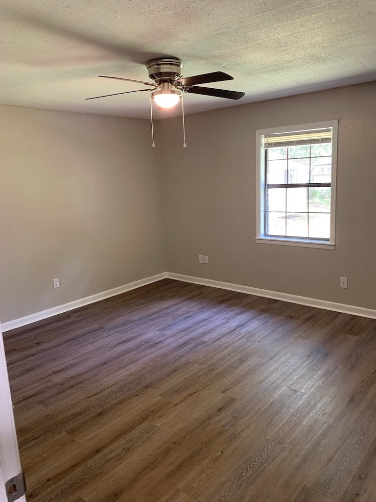 Master bedroom. - 1903 Ginnett Rd
