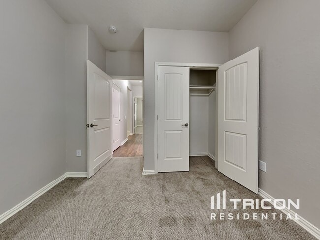 Building Photo - 5907 Cielo Ranch
