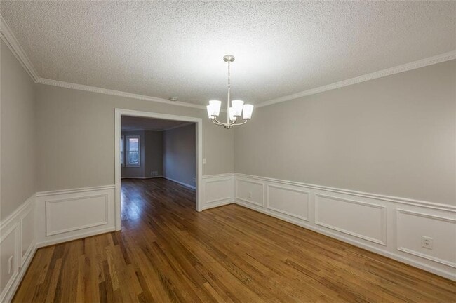 Building Photo - 4648 Calumet Cir NW