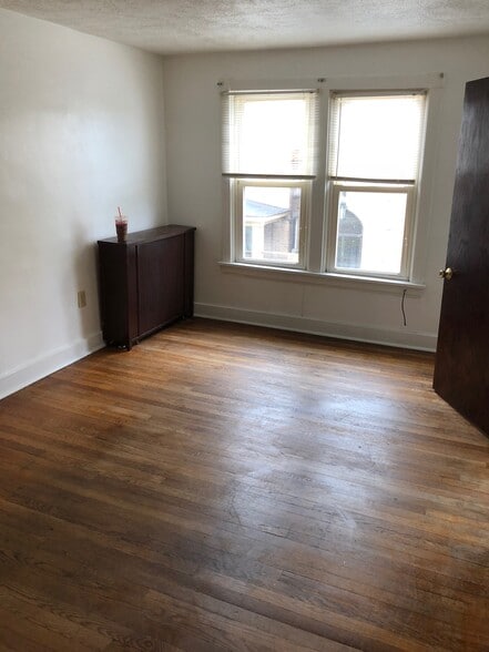 Building Photo - 203 3rd Ave