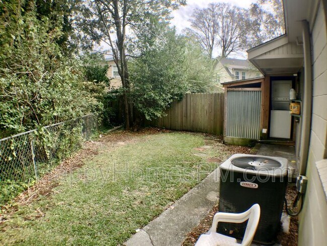 Building Photo - 2066 St Lukes Dr