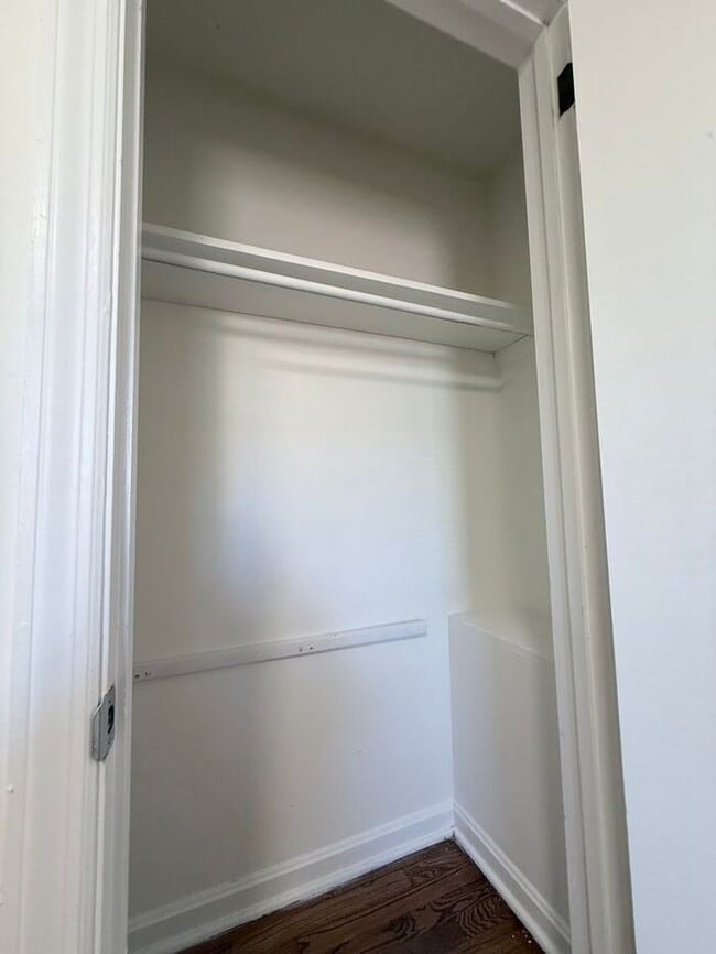 Building Photo - Adorable 2 bed 1 Bath Apartments off Gorman St!