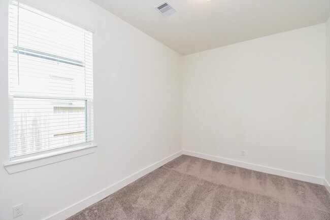 Building Photo - 4907 Joplin St