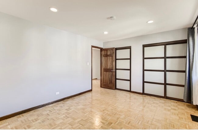 Building Photo - 4490 Cove Ln