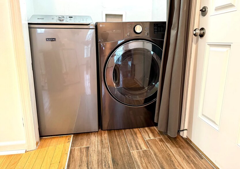 In Unit Laundry - 559 Morgan St NE