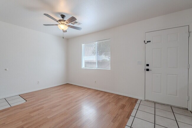 Building Photo - 402 N 101st Pl