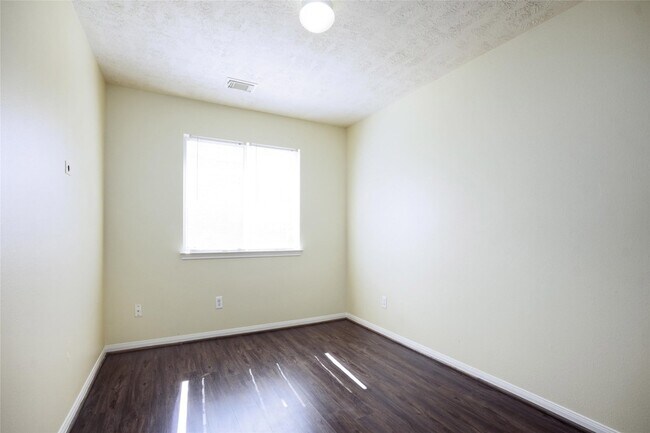 Building Photo - 8410 Taraglen Ct