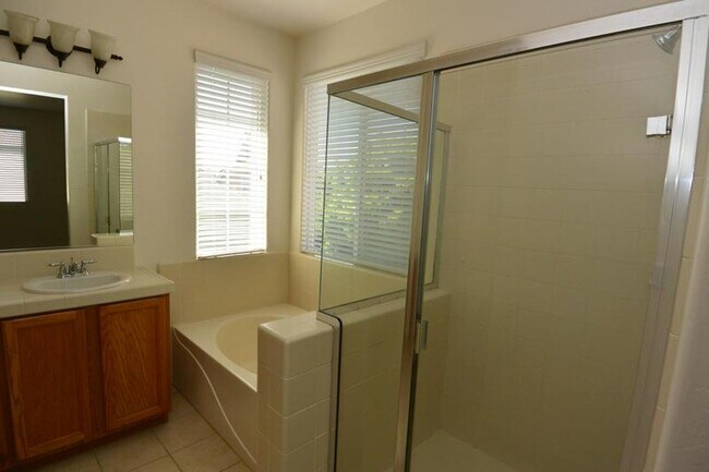 Building Photo - 3204 N Kayenta St