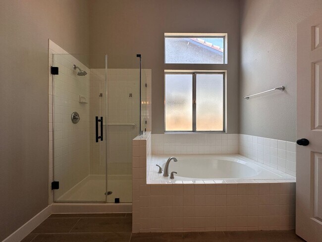 Building Photo - UPGRADED SINGLE STORY HOME WITH 4 BEDS, 2....