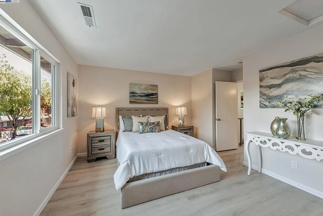 Building Photo - 7516 Silvertree Ln